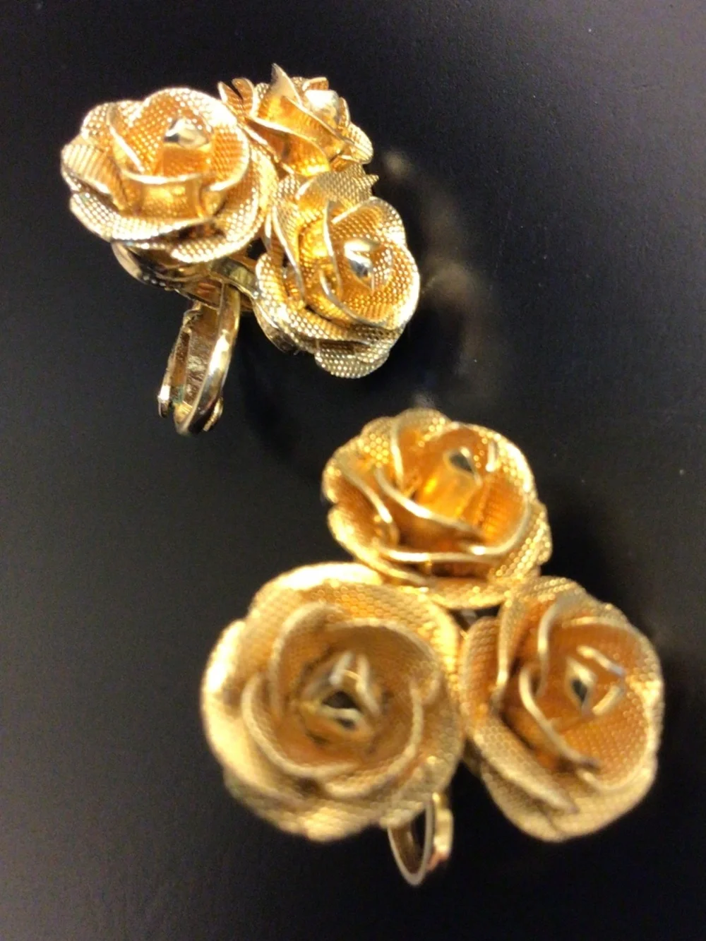 Vintage 1960s Triple Rose Clip On Earrings Gold Tone Mesh Texture Romantic